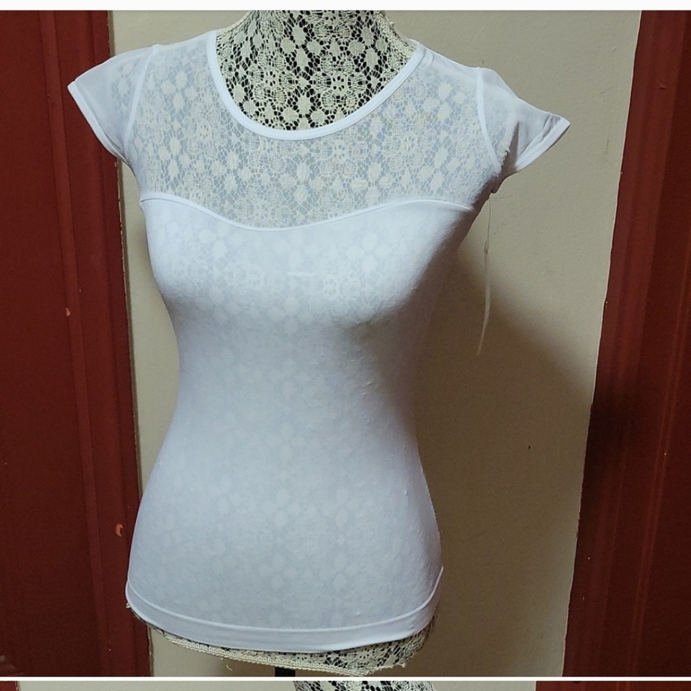 Hidden Lotis White Fitted Crop Shortsleeve Blouse Onesize